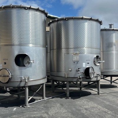 1,800 and 3,000 gallon tanks for sale